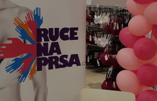 Ruce na prsa v Marks&Spencer